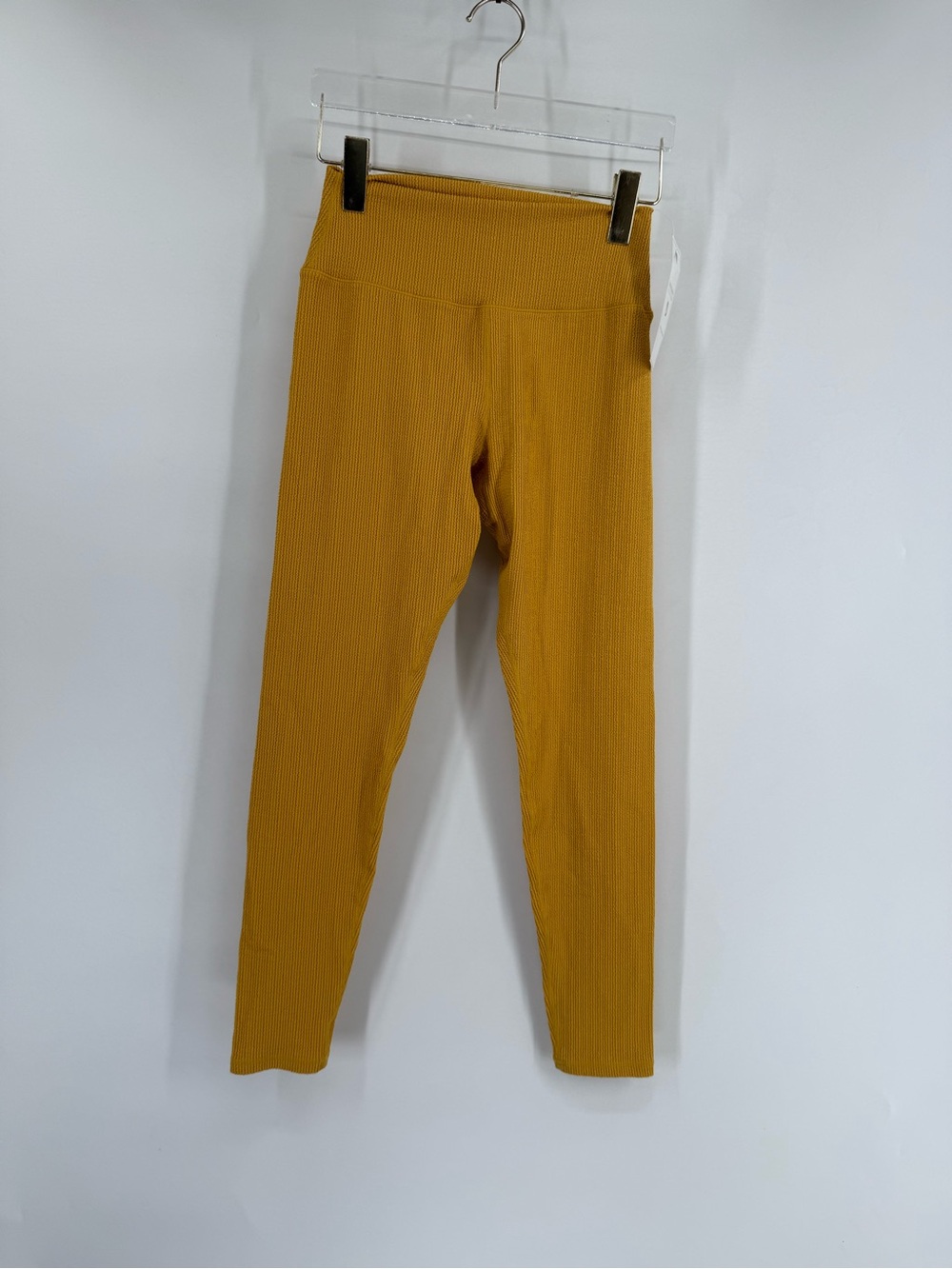 Buff Bunny mustard yellow textured leggings size medium‎ NWT